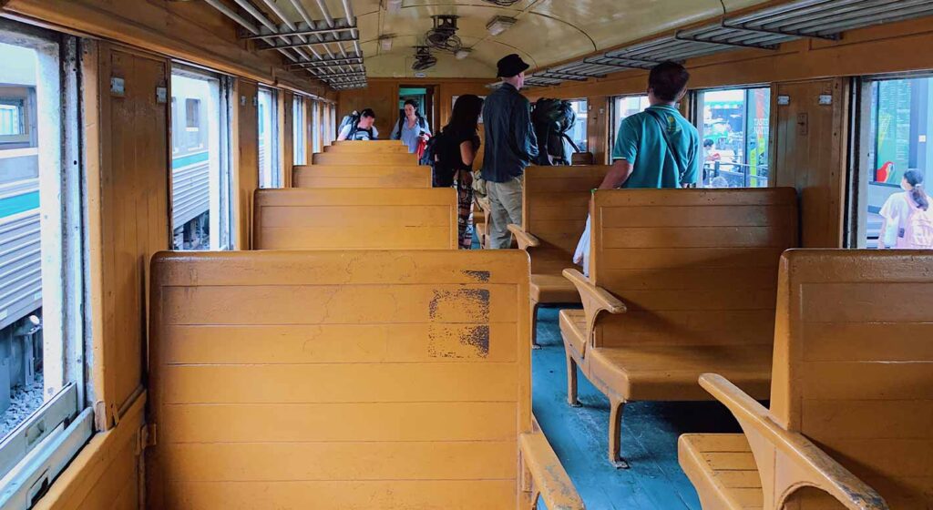 asientos tren bangkok kanchanaburi