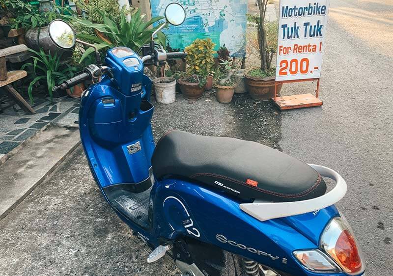 alquilar moto ayutthaya